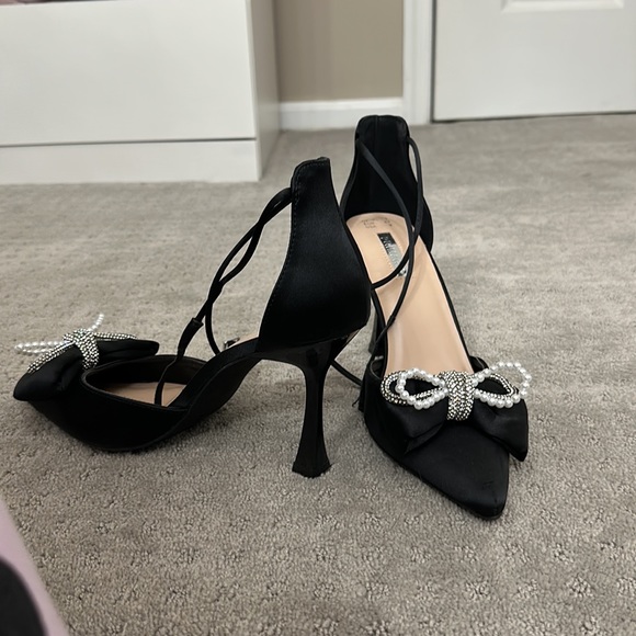 Black diamond and pearl bow - Picture 2 of 3